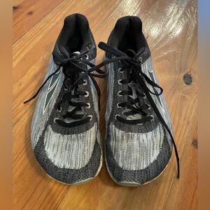 Altra women’s running shoe 8.5